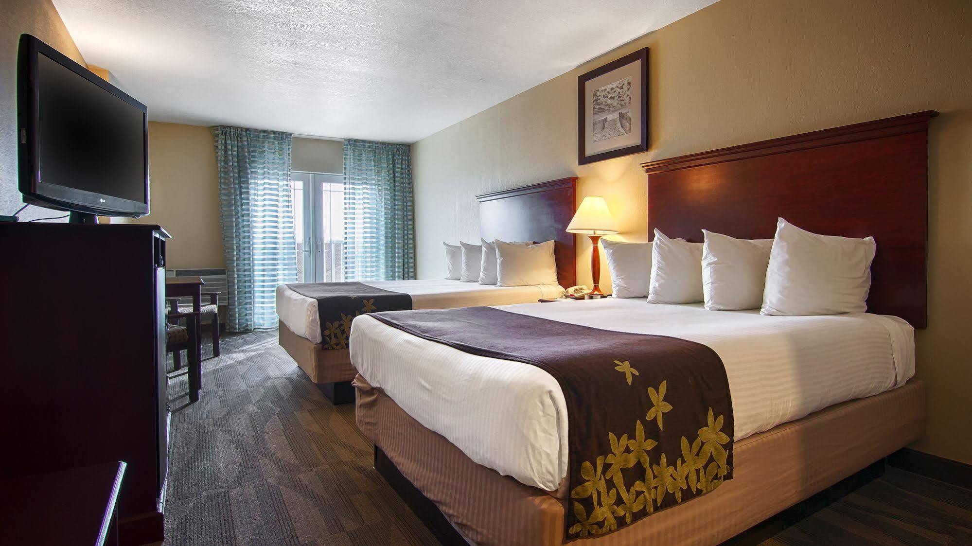 Gold Leaf Of Dewey Hotel